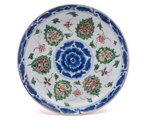 A Chinese famille verte cafe-au-lait saucer dish: probably for the Islamic market, painted with six floral palmettes around a