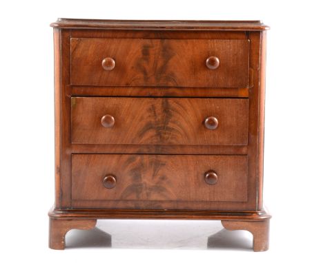 Apprentice piece mahogany chest of drawers, moulded top above three drawers, bracket feet, width 28cm, depth 18cm, height 28c