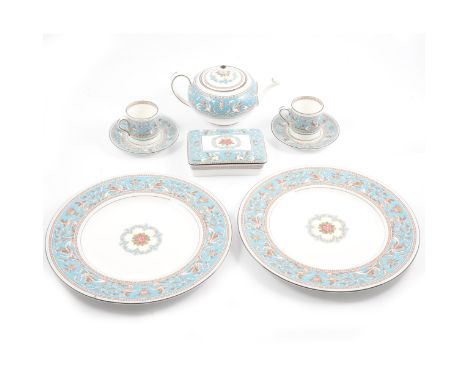 A Wedgwood 'Florentine' pattern part dinner and tea service, comprising plates, teapot (11cm), cups, saucers, sugar bowl, lid