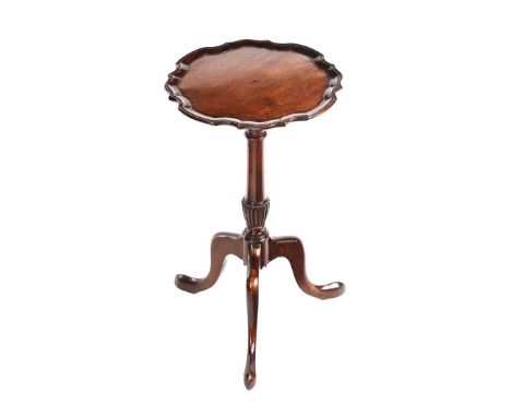 MAHOGANY WINE TABLE WITH SCALLOPED TOP AND TURNED COLUMN.RAISED ON TRIPOD BASE. HEIGHT: 20 INCHES.DIAMETER: 11 INCHES.IN GOOD