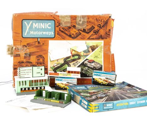 Tri-ang Minic Motorway 00 gauge Racing Set and Presentation Set and additional cars, M1522  Set comprising green E-Type Jagua