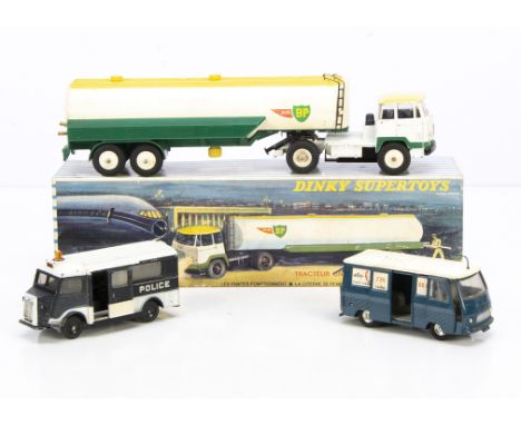 French Dinky Toys, 887 Unic Articulated 'BP' Tanker, white/green/yellow cab and tanker, five hoses, in original box, with loo