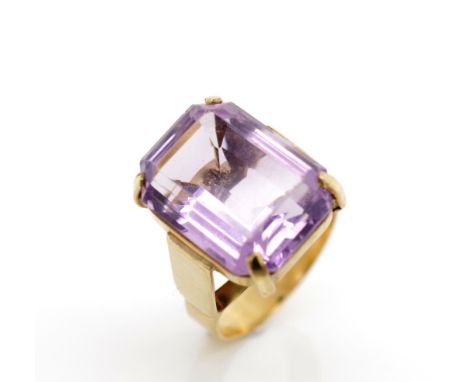 Amethyst and 9ct yellow gold cocktail ring marked 9ct. Approx weight 7.2 grams, ring size P