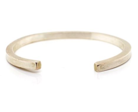 Thick silver wire cuff bangle unmarked. Approx weight 26 grams, gauge 3.7mm, inside width 60mm