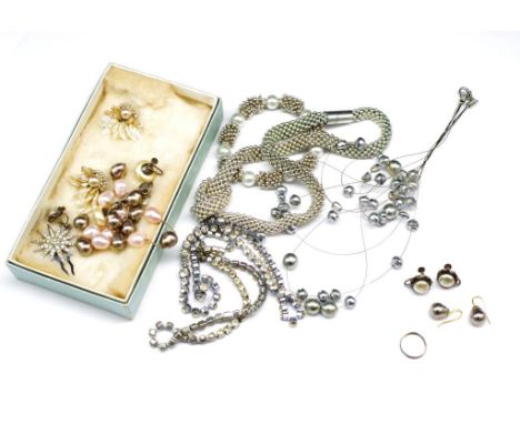 A group of vintage costume and silver jewellery