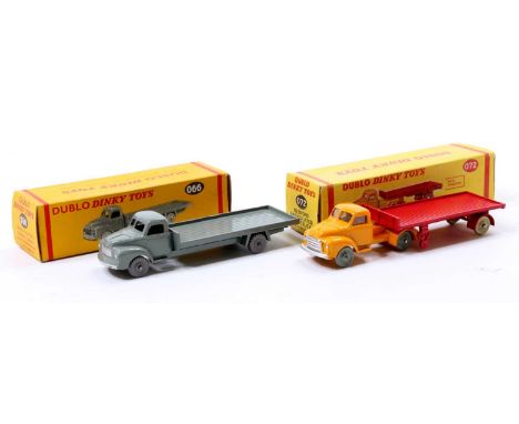 2 Dinky Dublo boxed models, No. 066 Bedford Flat Truck in grey (VNM-BNM), and No. 072 Bedford Articulated Flat Truck in yello
