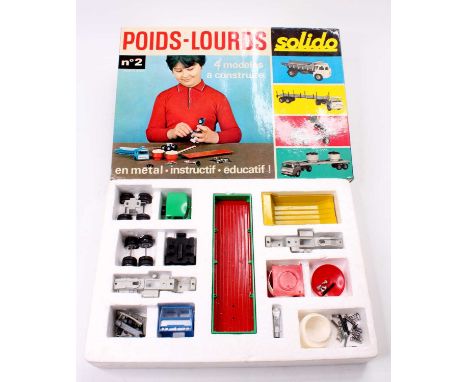 Solido France Lorry set No. 2 comprises various components to enable the construction of 4 different diecast models, housed i