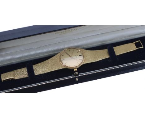Omega 18ct automatic gentleman's dress bracelet watch, circular champagne dial with applied baton markers and sweep centre se