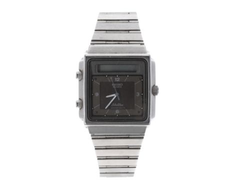 Seiko Silverwave square cased stainless steel gentleman's bracelet watch, ref. H557-525A, grey square dial with digital apert