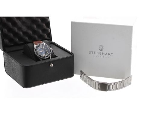 Steinhart Ocean One 'Vintage Military' automatic stainless steel gentleman's wristwatch, ref.  rotating bezel, black dial wit