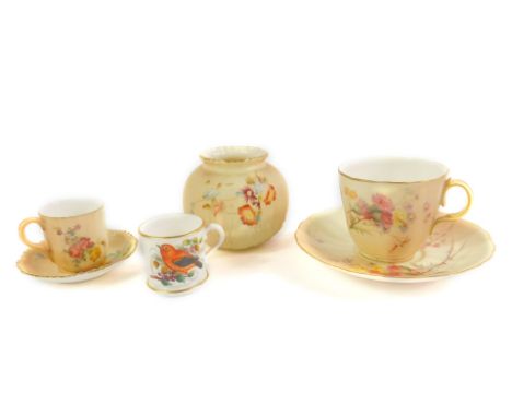 A Royal Worcester porcelain miniature mug c1883, painted with a bird and flowers, printed mark, together with a blush ware po