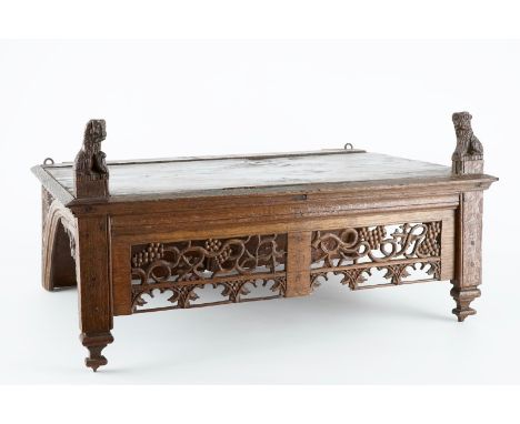A gothic carved oak furniture fragment, Flanders, 16th C. Dim.: 88,8 x 61 cm - H.: 46 cm  Provenance: - The Charles Van Herck