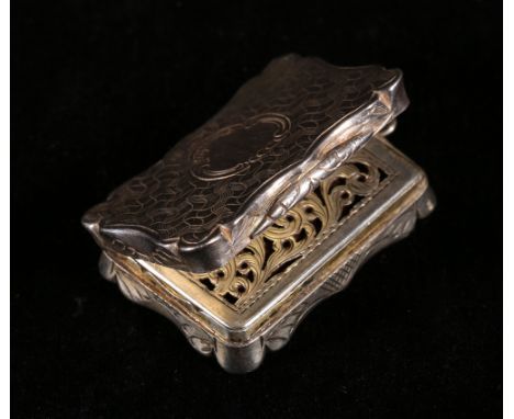 Victorian silver vinigrette maker DP of serpentine rectangular form, Birmingham 1851 CONDITION REPORT: Hinge is good.  Back r