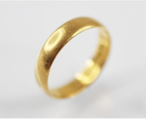 An Edwardian 22ct gold wedding band, marks for 'H.A' Birmingham 1901, ring size O, weight 3.9gms 