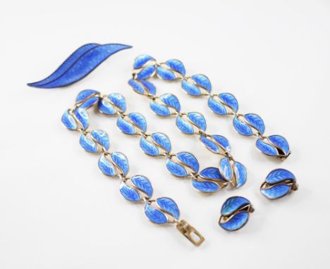 A Norwegian silver gilt and enamel suite of jewellery by David Andersen, comprising a collarette and a pair of clip on earrin