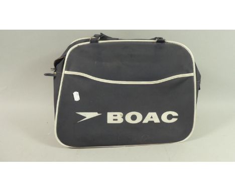 A Vintage BOAC Zip up Travel Bag, 40cm Wide 