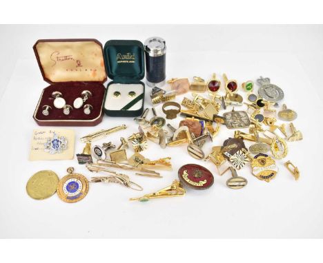 A quantity of gentlemen's costume jewellery, mainly pairs of gold plated and silver plated cufflinks, tie clips, prize fobs, 