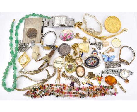 Various items of vintage and unusual costume jewellery to include a jade-style necklace, a silver coin brooch, an Art Deco no