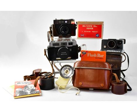 A group of cameras and accessories, to include a Zeiss Ikon Contina L Prontor 250 camera, fitted with a Zeiss Ikon Color-Pant