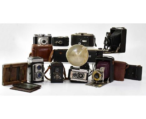 A quantity of vintage cameras to include a Weltaflex medium format twin lens reflex, a Voigtlander Brilliant TLR, a Kodak Dua