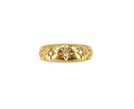 An 18ct gold gentlemen's ring set with three graduated star inset tiny diamonds, size P, approx. 2.8g.