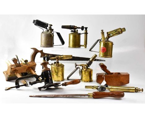 A quantity of vintage hand tools, including a Hume Flit Plough Side Screw Moulding Plane, a further vintage wooden plane, a t