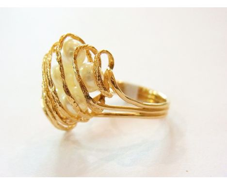 14K gold and cultured pearl ring, the openwork gold hoop surround set five pearls 
