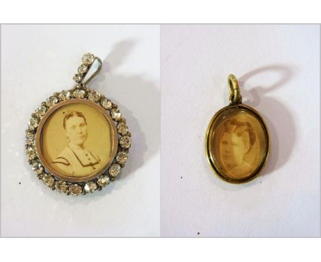Silver locket surrounded by white stones, black enamel and silver oval locket and a silver cased George IV coin in pendant se