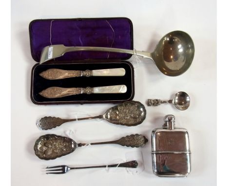 A pair of Victorian silver plate presentation butter knives with mother-of-pearl handles, cased, pair of salad servers, a pic