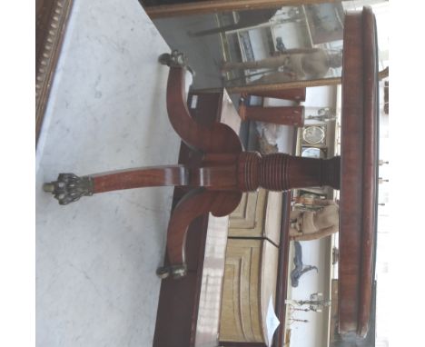 An early 19th century circular mahogany tripod centre table, 95cm wide. 154