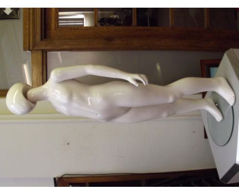 White mannequin figure