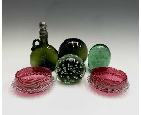 A Victorian Stourbridge green glass dump, with flowerpot decoration, height 12cm, together with a bubble weight, a pair of cr