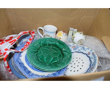 Mixed Lot: Ceramics to include Wedgwood Jasper ware, vintage soap dish, green leaf plates etc