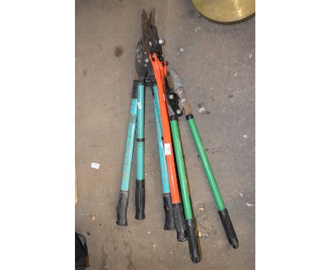 Quantity of garden tools