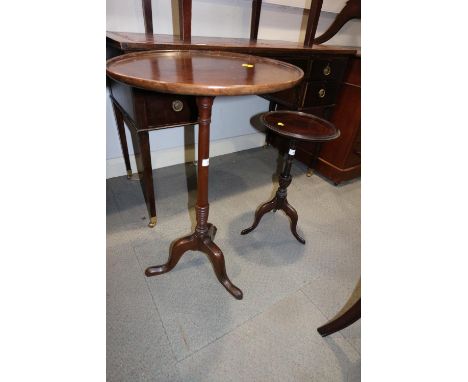 A mahogany cherrywood circular top occasional table, on turned column and tripod splay supports, 18" dia x 29 1/2" high, and 