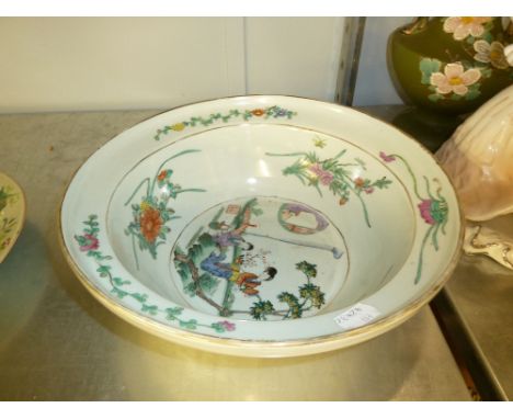 POST WAR CHINESE FAMILLE ROSE ENAMELLED PORCELAIN WASH BASIN/FRUIT BOWL 