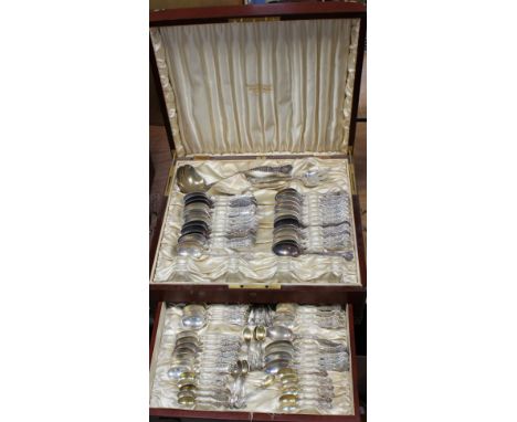 A late 19th/early 20th century The Gorham Co. New York mahogany cutlery canteen with brass trim and carrying handles with bra