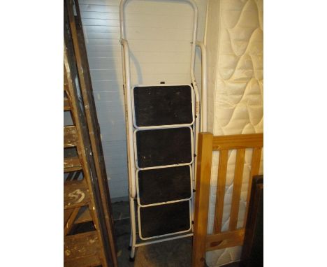 Metal Step Ladder