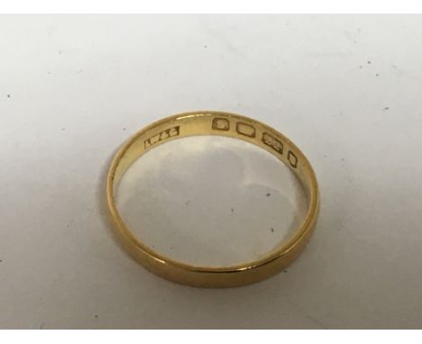 A 22carat gold wedding ring weight 2.2g ring size O-P