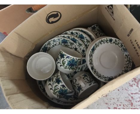 Box of Midwinter pottery 