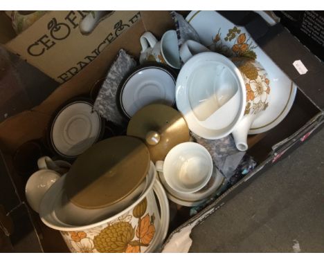 A box containing Midwinter and Hornsea pottery 