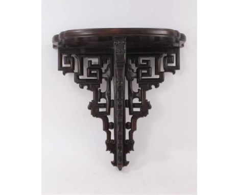 Late 19th/early 20th Chinese carved hardwood wall bracket, with geometric pierced supports, 34cm wide