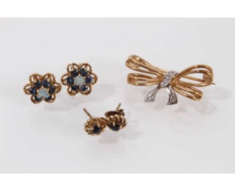 9ct gold bow brooch together with a pair of opal and sapphire cluster earrings and a pair of sapphire stud earrings.Gross wei