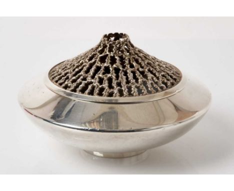 1970s Stuart Devlin silver and silver gilt pot pourri bowl with pierced cover in original box, (London 1974), 10.5 cm diamete