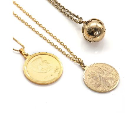 A 9ct gold masonic ball pendant and chain, 17.93mm diameter, to a plain articulated jump ring, suspended by a Prince-of-Wales