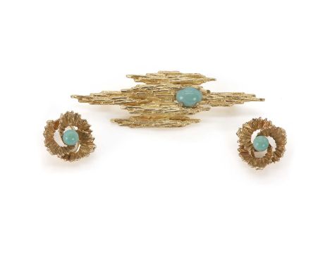 An 18ct gold modern turquoise brooch and a similar pair of earrings, an oval turquoise cabochon, claw set to a linear bark fi