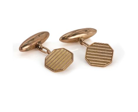A pair of 9ct gold cufflinks, chain link cufflinks, with an octagonal panel, with engine turned engraving, 9ct gold, hallmark