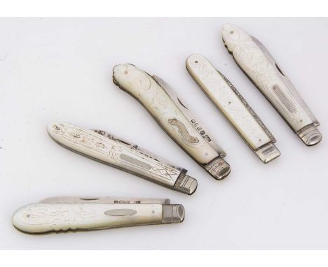 Five Victorian and later silver and mother of pearl folding pocket fruit knives, each with engraved design to handles (5)