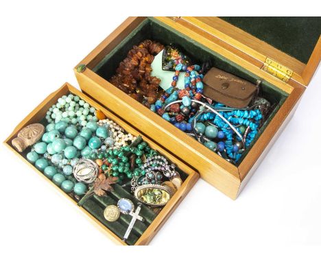 A collection of costume jewels, presented in a ash wood jewellery box, lift out tray, glass beads, malachite, brooches, hards