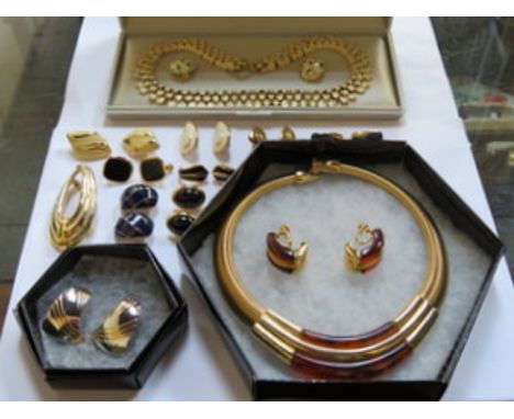 PARCEL OF ENAMEL AND OTHER COSTUME JEWELLERY INCLUDING NINA RICCI, NAPIER, T. ROFIARI, ETC.